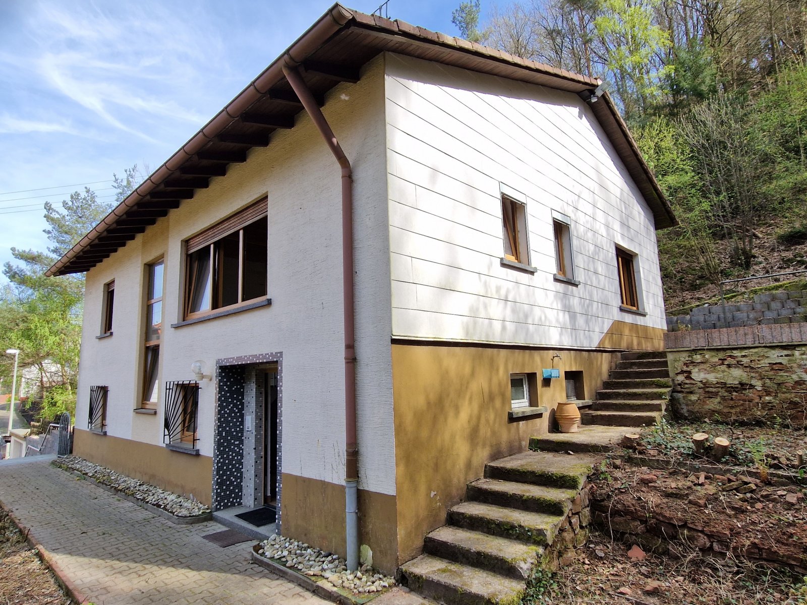 Bungalow mit Teilunterkellerung in Waldrandlage