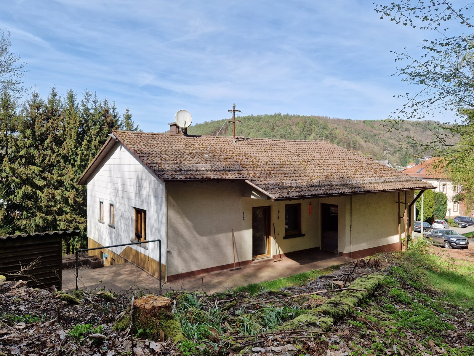 Bungalow mit Teilunterkellerung in Waldrandlage