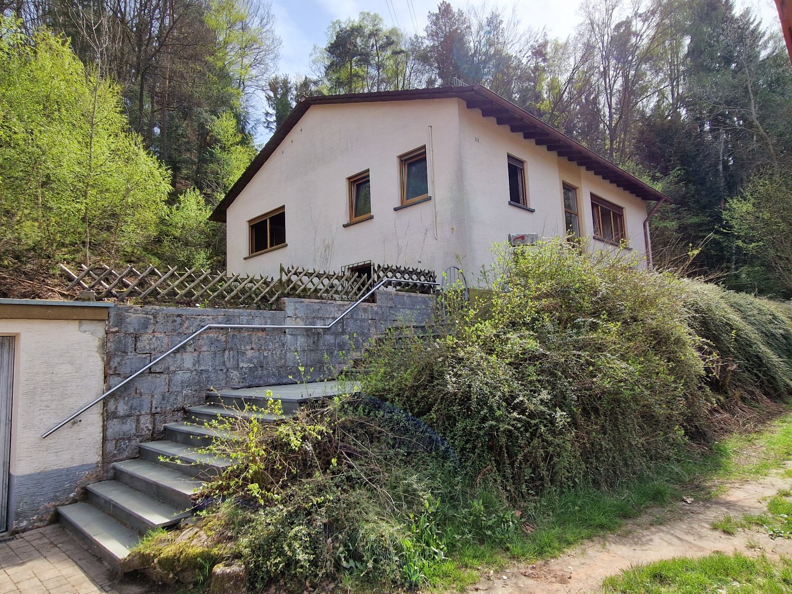 Bungalow mit Teilunterkellerung in Waldrandlage