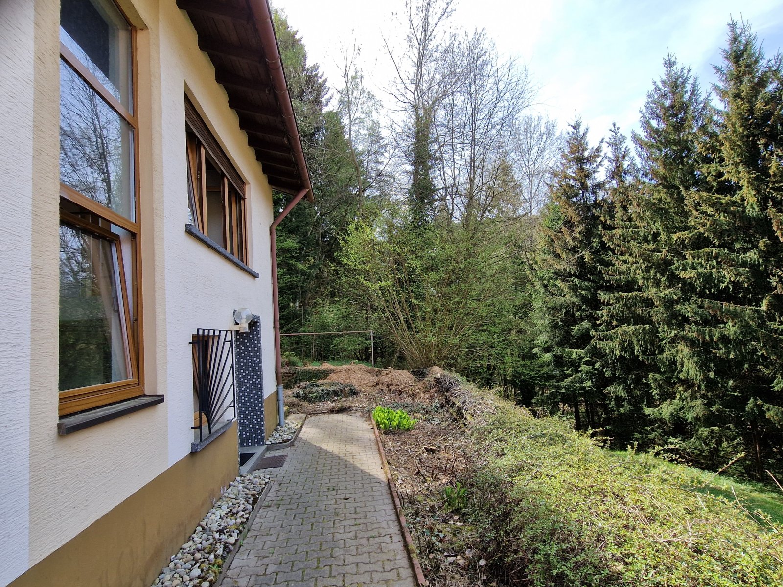 Bungalow mit Teilunterkellerung in Waldrandlage