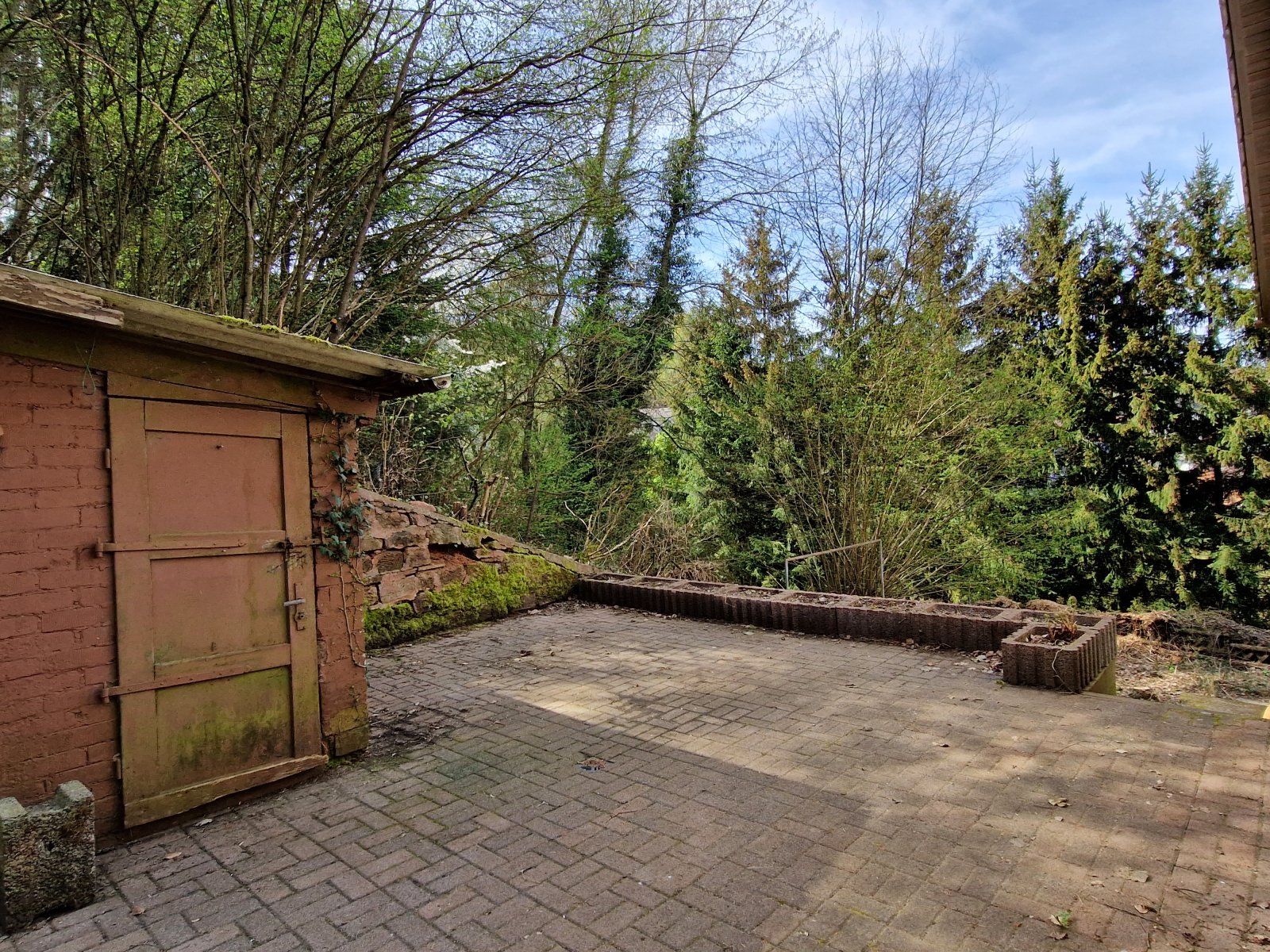 Bungalow mit Teilunterkellerung in Waldrandlage