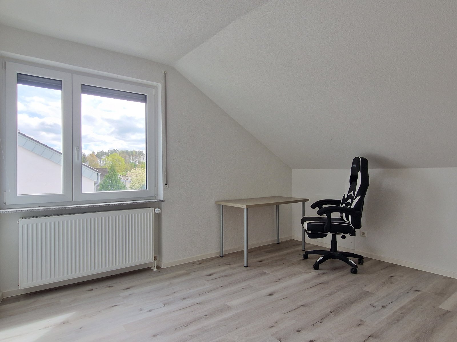 Dachgeschosswohnung - ein Traum in toller Sonnenlage