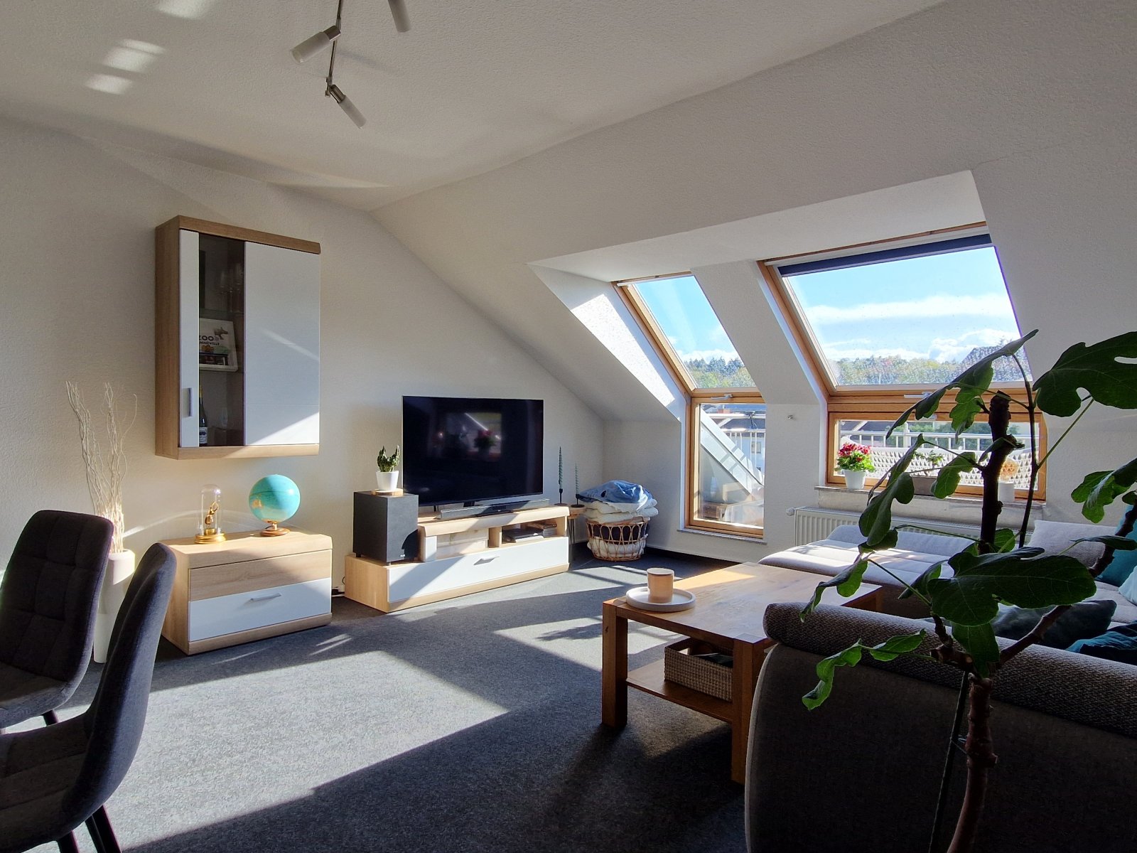 Tolle Dachwohnung mit Sicht zum Golfplatz