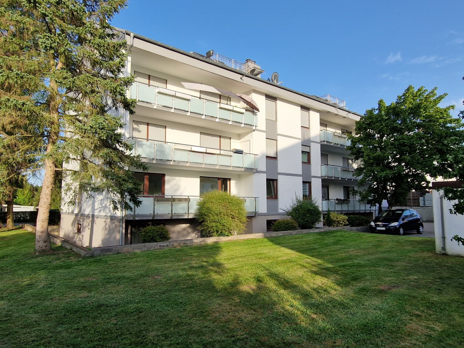 Tolle Dachwohnung mit Sicht zum Golfplatz