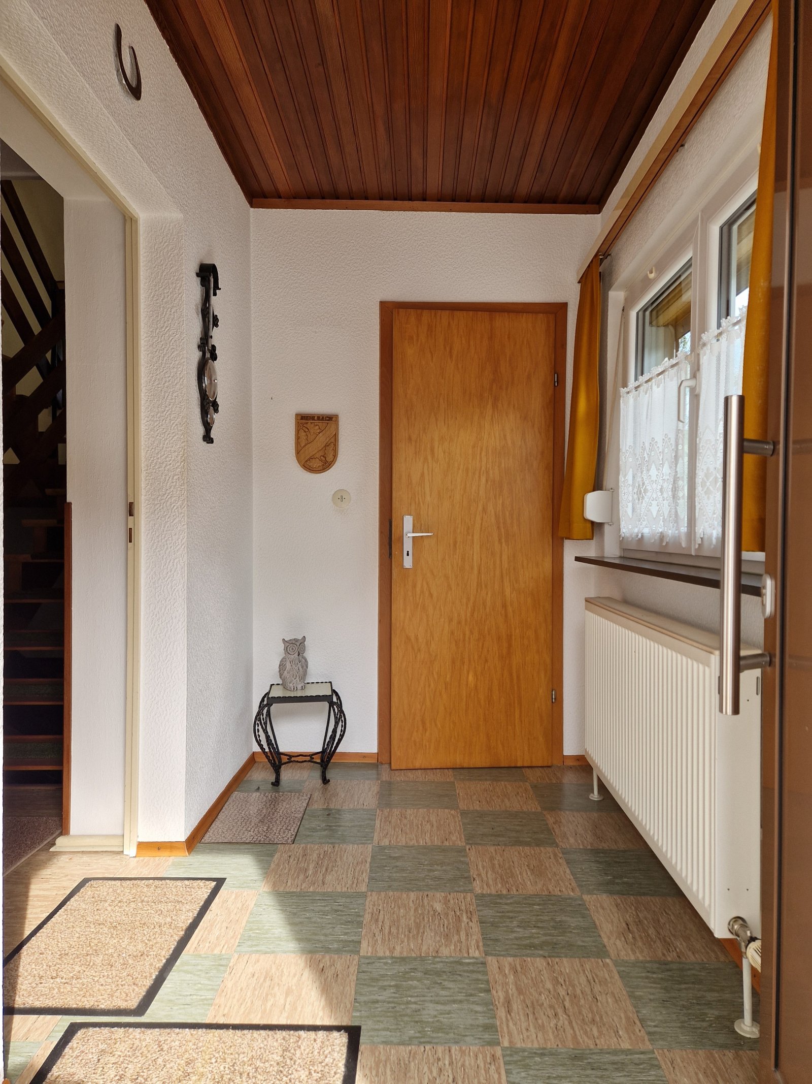 Freistehendes Einfamilienhaus mit Keller und großer Garage