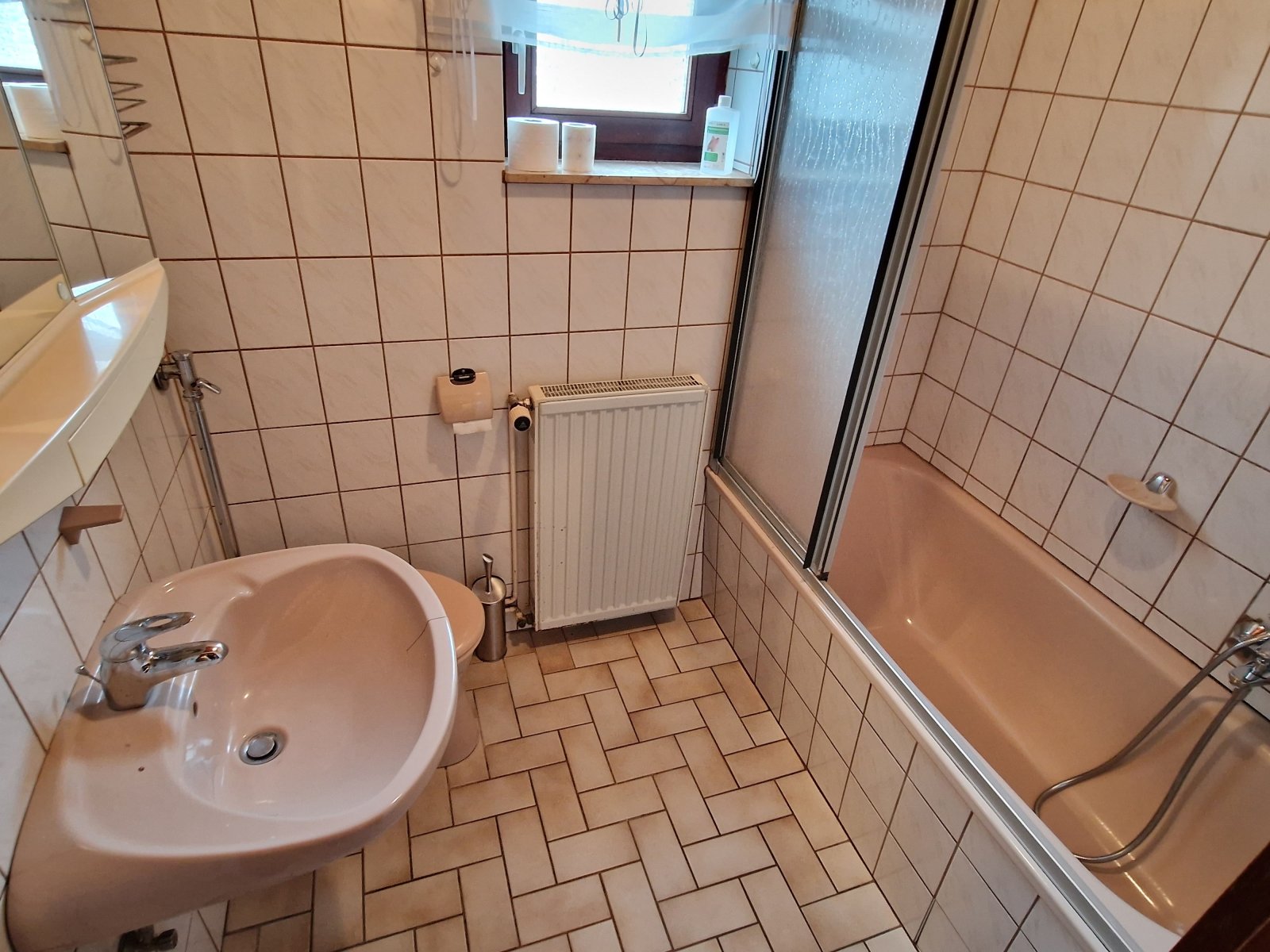 Einfamilienhaus mit Garage und Garten