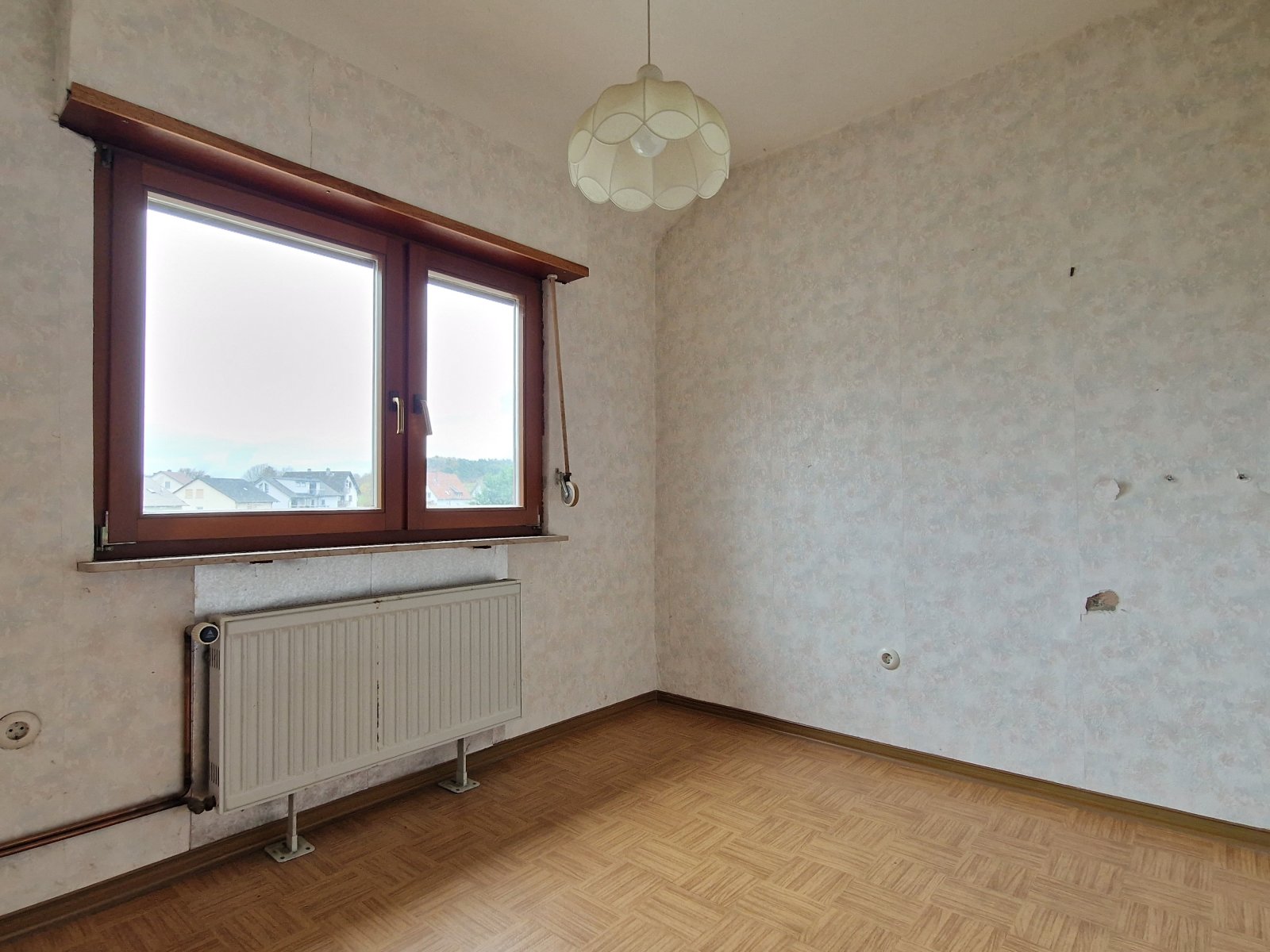 Einfamilienhaus mit Garage und Garten