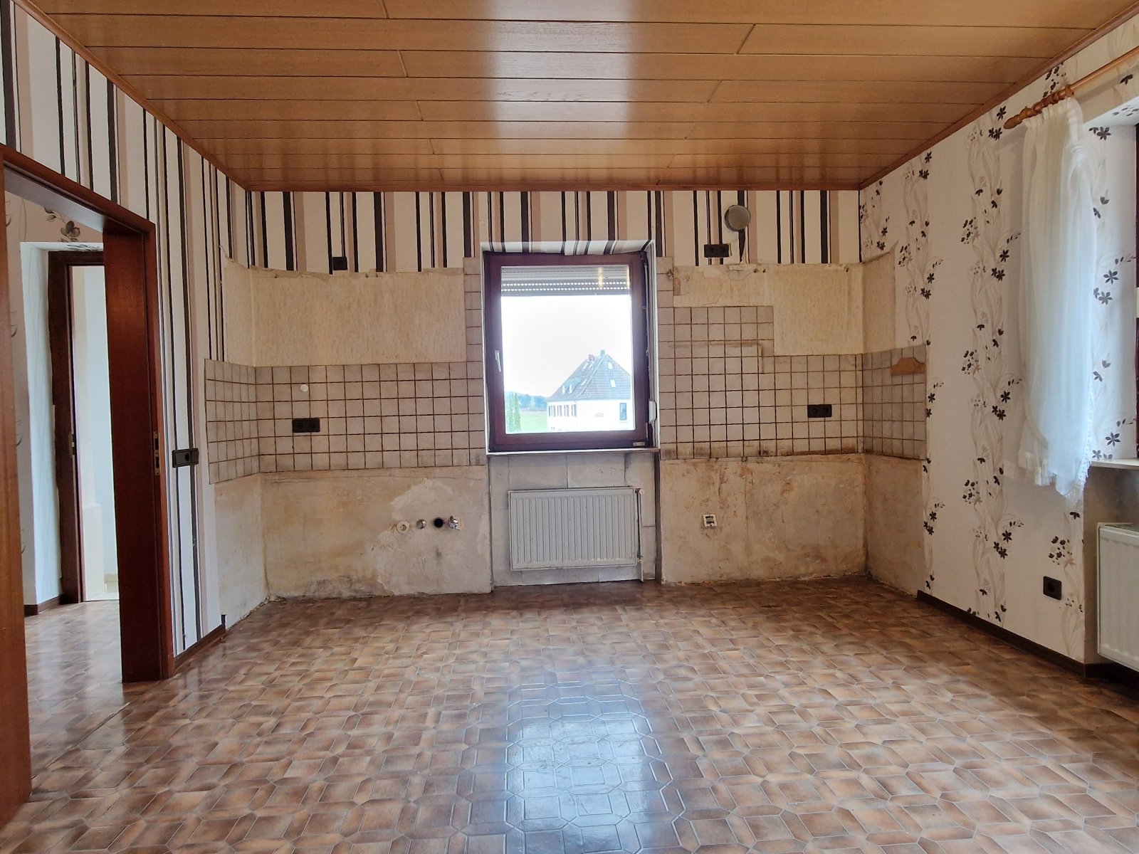 Einfamilienhaus mit Garage und Garten
