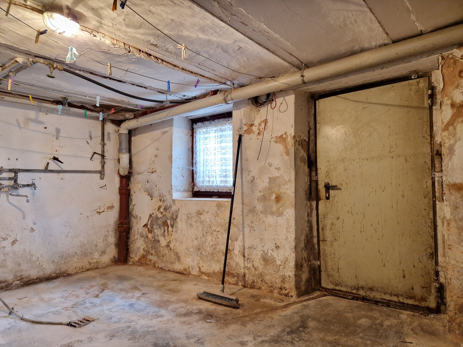 Einfamilienhaus mit Garage und Garten