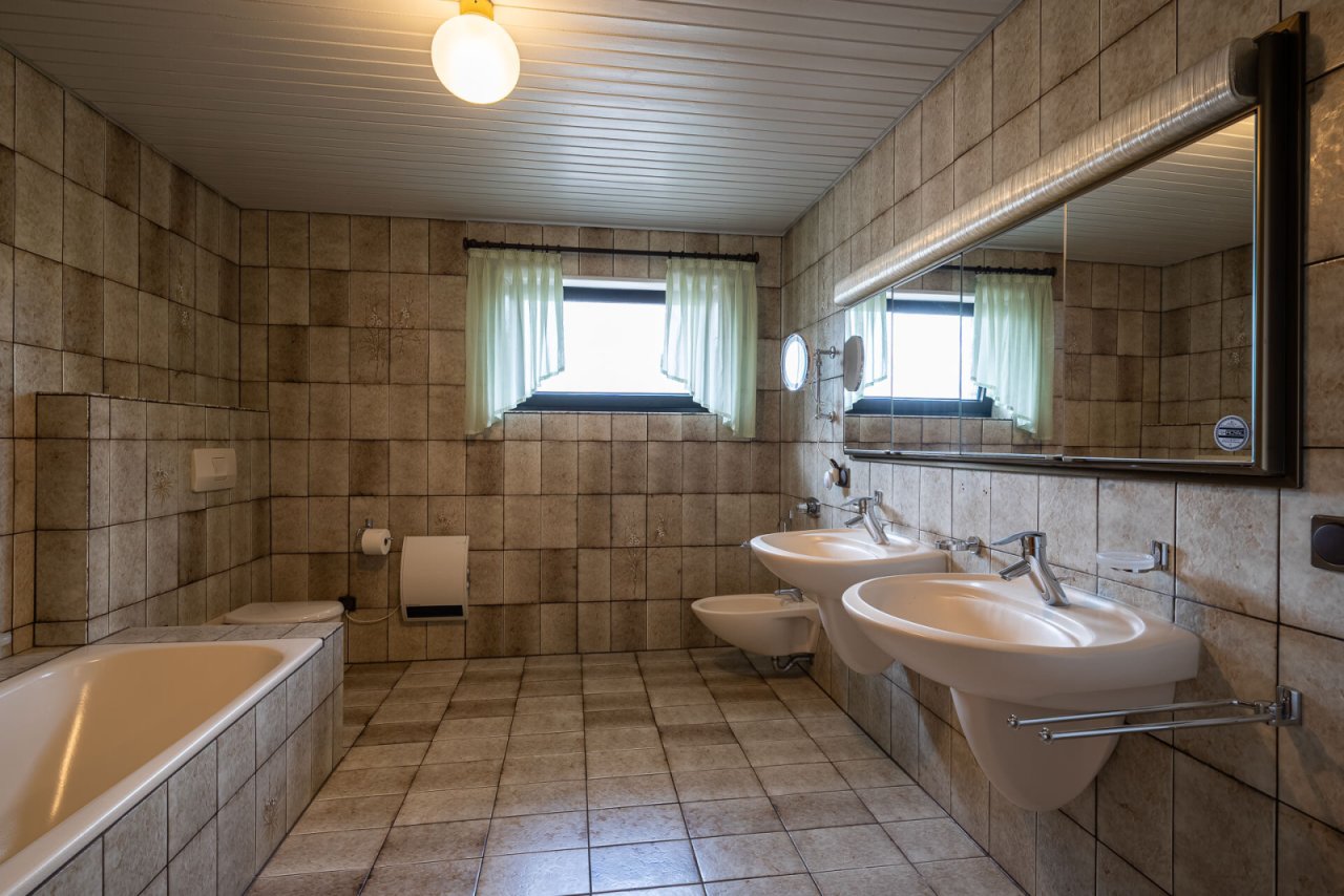 Badezimmer EG Badezimmer EG